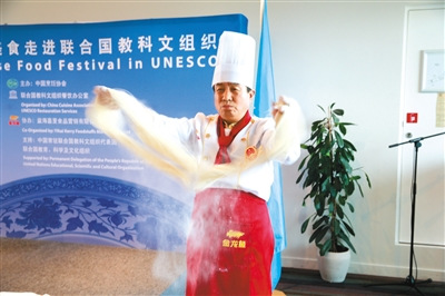 中國(guó)僑網(wǎng)拉面表演