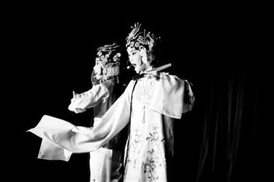 中國僑網(wǎng)江蘇昆山開發(fā)區(qū)實驗小學:《牡丹亭·游園》。