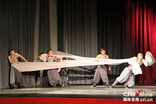 中國僑網(wǎng)功夫水袖舞