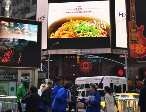 中國僑網熱干面廣告亮相時代廣場