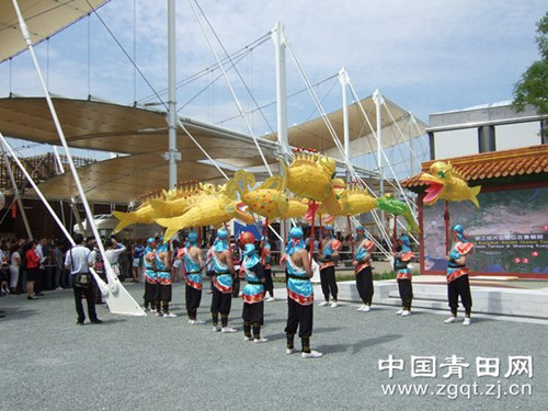 中國僑網青田魚燈舞動世博