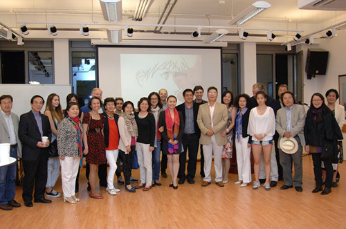 嘉賓現(xiàn)場合影。(圖片來源:歐洲時(shí)報(bào)記者王鵬