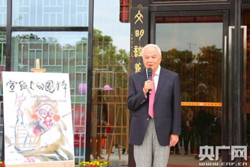 著名畫家李文培在開幕式上致辭。(黃光輝