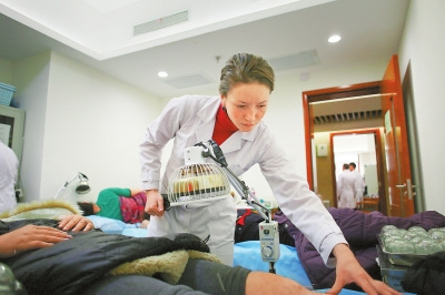 29歲的瑪麗婭第一次來到中國學(xué)習(xí)中醫(yī)