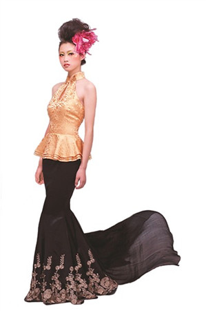 圖為設(shè)計(jì)師楊女士的晚禮服作品