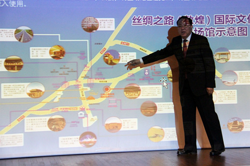 甘肅省文化廳廳長孫偉介紹文博會場館情況