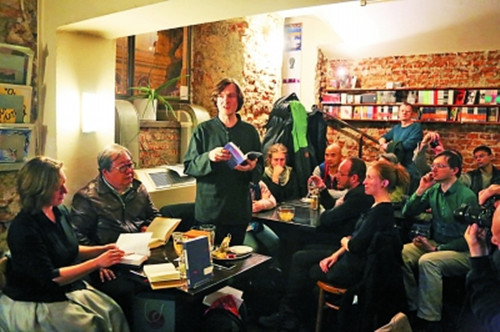 捷克譯者和讀者組織的吉狄馬加作品讀書(shū)會(huì)(任鵬