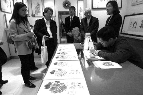 “亞太中心”委員考察北京榮寶齋國家級(jí)非遺項(xiàng)目“木版水印”技藝(薛帥