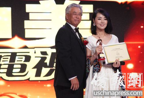 中國內(nèi)地演員姜鴻波獲最年度最佳女演員和最佳電視劇女主角兩個大獎(美國《僑報》/章寧