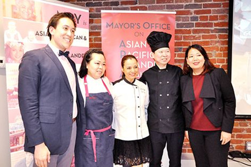 華盛頓市長亞太裔辦公室主任都勇(左1)與三位廚師合影(美國《僑報》)