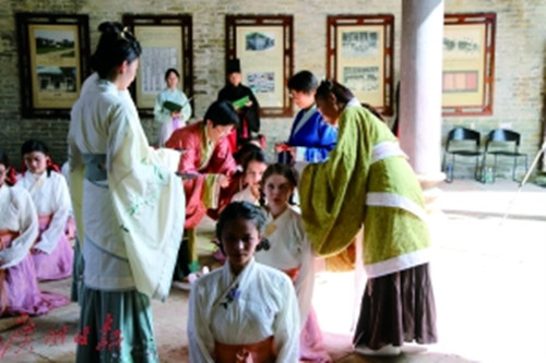 “成人禮”現(xiàn)場(chǎng)。(陳治家