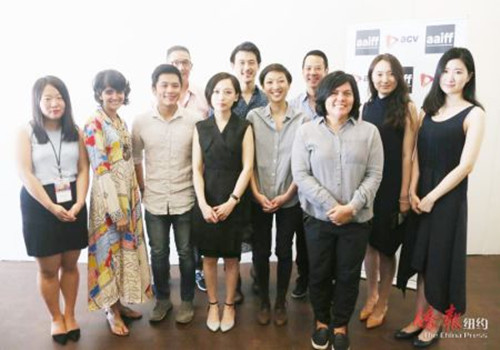 影展主辦方與部分參展電影人合影。(美國《僑報》/管黎明