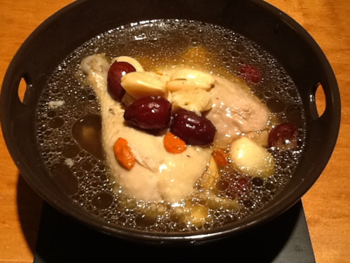 蒜頭雞湯(資料圖:美國《世界日報(bào)》)