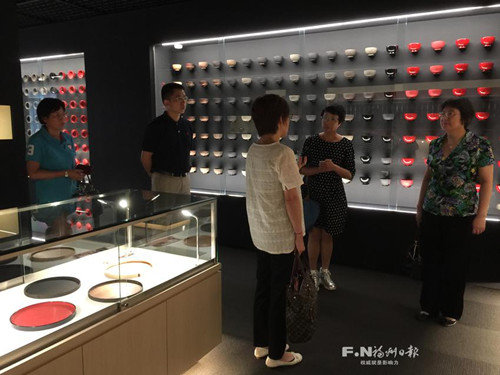 代表團(tuán)考察日本漆藝專業(yè)機(jī)構(gòu)。(謝星星