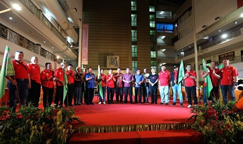 合影。(馬來西亞《星洲日報》)