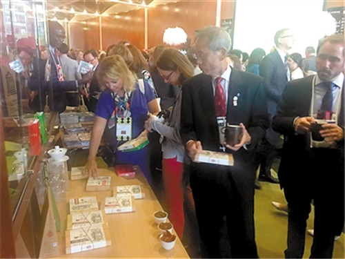 成都展位吸引世界各地代表。(本報(bào)記者