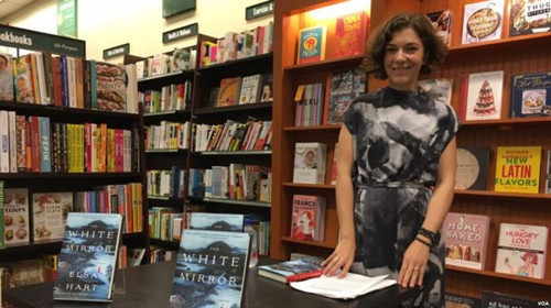 艾爾莎•哈特推出清朝推理小說(shuō)系列第二本《白鏡》。