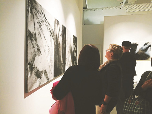 畫展開幕式現(xiàn)場。(澳洲《新快報》/李馨宇