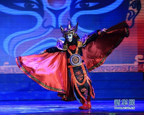 絕活表演《川劇變臉》。(丁友明