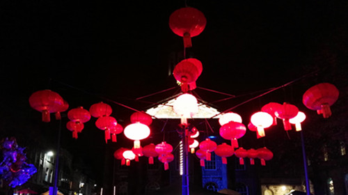 具有中國(guó)元素的燈籠。(法國(guó)《歐洲時(shí)報(bào)》意大利版/羅國(guó)旺