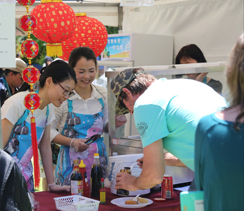 西澳民眾品嘗中國美食