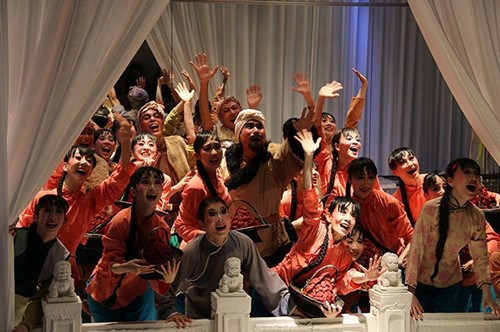 演出現(xiàn)場(chǎng)。(日本《中文導(dǎo)報(bào)》/夏安