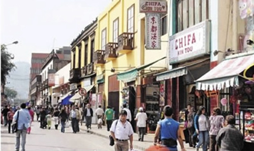 圖為秘魯街頭CHIFA中餐館