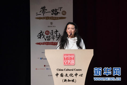 中國(guó)僑網(wǎng)顏思群在論壇活動(dòng)上發(fā)表主題演講。新華網(wǎng)發(fā) (王應(yīng)耀攝)