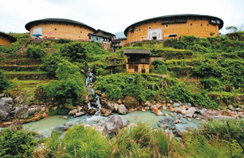 中國僑網(wǎng)馮學(xué)敏拍攝的福建永定初溪土樓