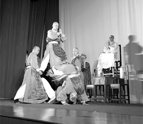 中國僑網(wǎng)南派粵劇的獨特技藝讓東盟友人嘆為觀止。(謝中國 攝)