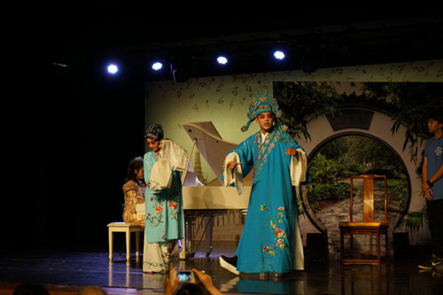 中國(guó)僑網(wǎng)演出現(xiàn)場(chǎng)。(鄭海寧 攝)