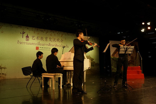 中國(guó)僑網(wǎng)演出現(xiàn)場(chǎng)。(鄭海寧 攝)