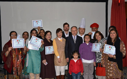 中國僑網(wǎng)廚藝班優(yōu)秀學(xué)員合影