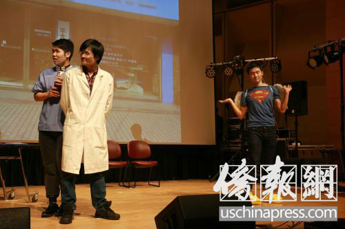 中國(guó)僑網(wǎng)2016年華大春晚的小品《毒蘑菇》廣受好評(píng)。(美國(guó)《僑報(bào)》/詩(shī)喬 攝)