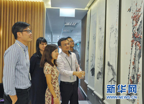 中國僑網(wǎng)書畫展現(xiàn)場(毛雅珊 攝)