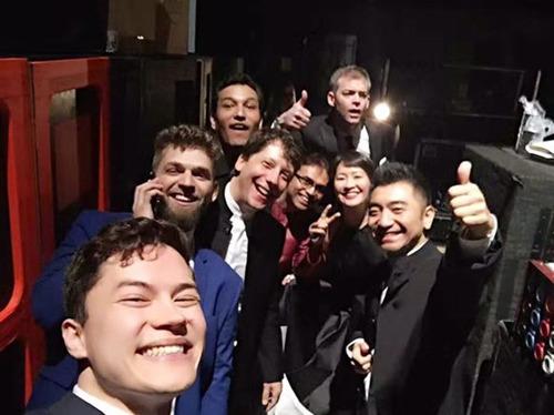 中國僑網后臺合影