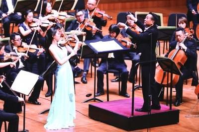 中國僑網(wǎng)中國交響樂團“巴黎印象”法國作品交響音樂會現(xiàn)場