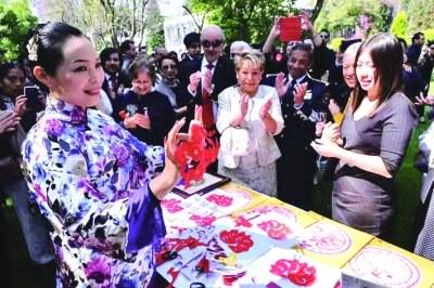 中國僑網(wǎng)佛山剪紙展示