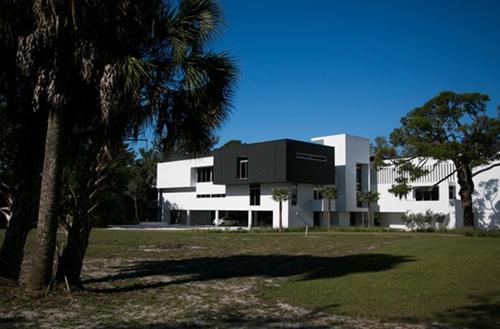 中國僑網(wǎng)埃林·艾德在佛羅里達(dá)州薩拉索塔建設(shè)的中國文學(xué)圖書館(摘自美國《紐約時報》網(wǎng)站)