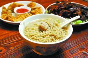 中國僑網(wǎng)吳錦星做的云吞面。(楊耀燁 攝)