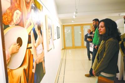 中國僑網(wǎng)馬耳他觀眾欣賞展覽