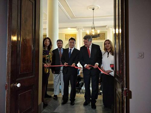 中國(guó)僑網(wǎng)開(kāi)幕式剪彩。(希臘《中希時(shí)報(bào)》/徐莉 攝)