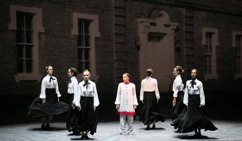 中國僑網(wǎng)舞臺劇《春江花月夜:賽珍珠》紐約首演劇照。(人民網(wǎng) 資料圖)