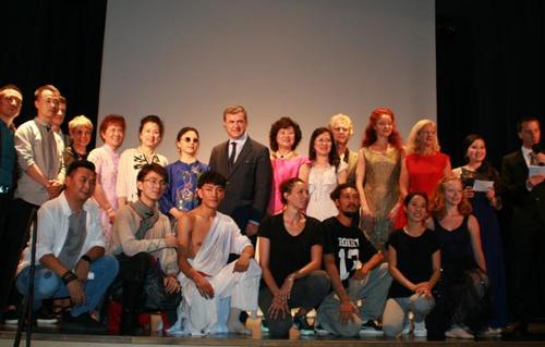 中國(guó)僑網(wǎng)合影。(法國(guó)《歐洲時(shí)報(bào)》)