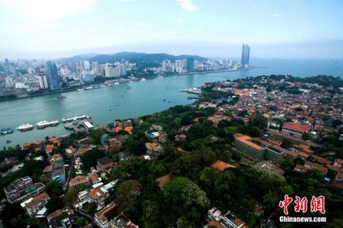 中國(guó)僑網(wǎng)鳥(niǎo)瞰鼓浪嶼。 王東明 攝