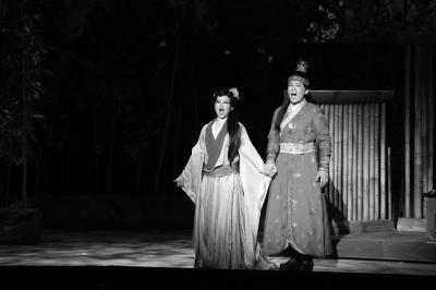 中國僑網(wǎng)英文版歌劇《紅樓夢》彩排。本報記者 方非攝