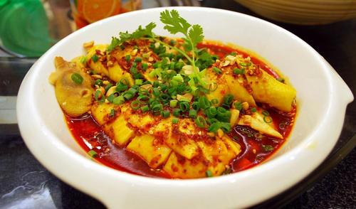 中國僑網(wǎng)色香味俱全的蔥油雞。(圖片來源:美國《世界日報》)