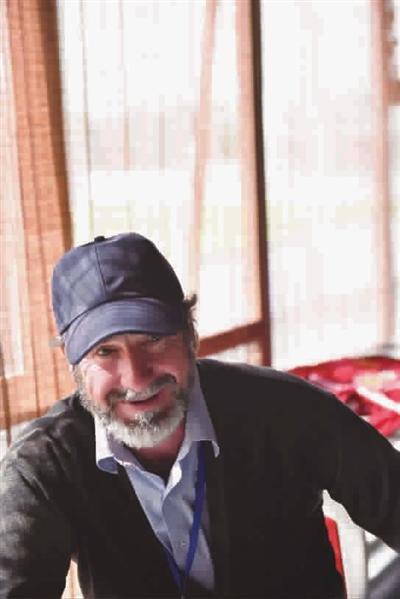 中國僑網(wǎng)演員坎通納 胡奕杰 攝