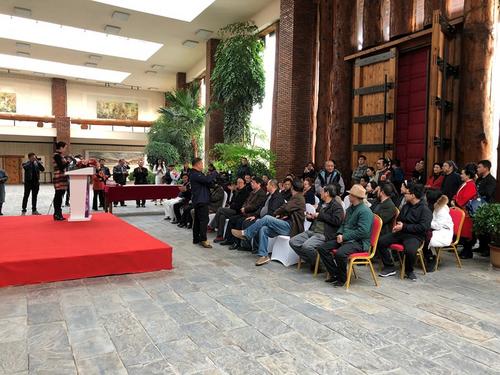 中國(guó)僑網(wǎng)旅美藝術(shù)家王鑫生中美藝術(shù)交流作品展開(kāi)幕式