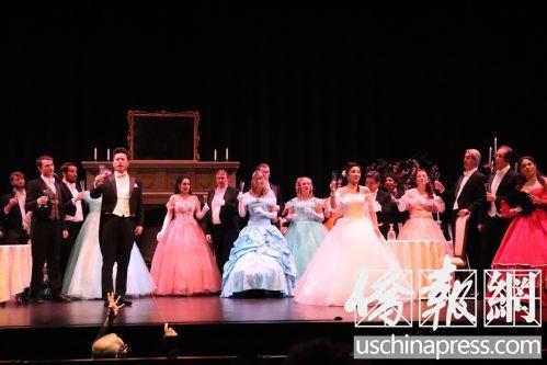 中國僑網(wǎng)歌劇《茶花女》演出劇照(美國《僑報(bào)》/杰克 攝)